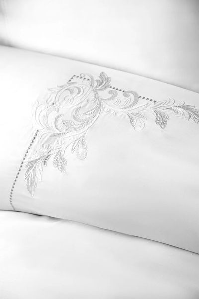 Комплект постільної білизни Issimo Embroidered Satin 200х220 см Voynt Classic 41005 фото